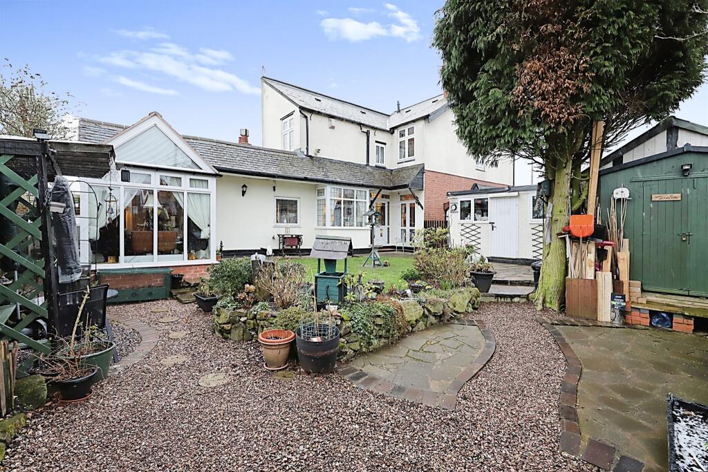 3 bedroom detached house for sale in Prestwood Road West, Wednesfield