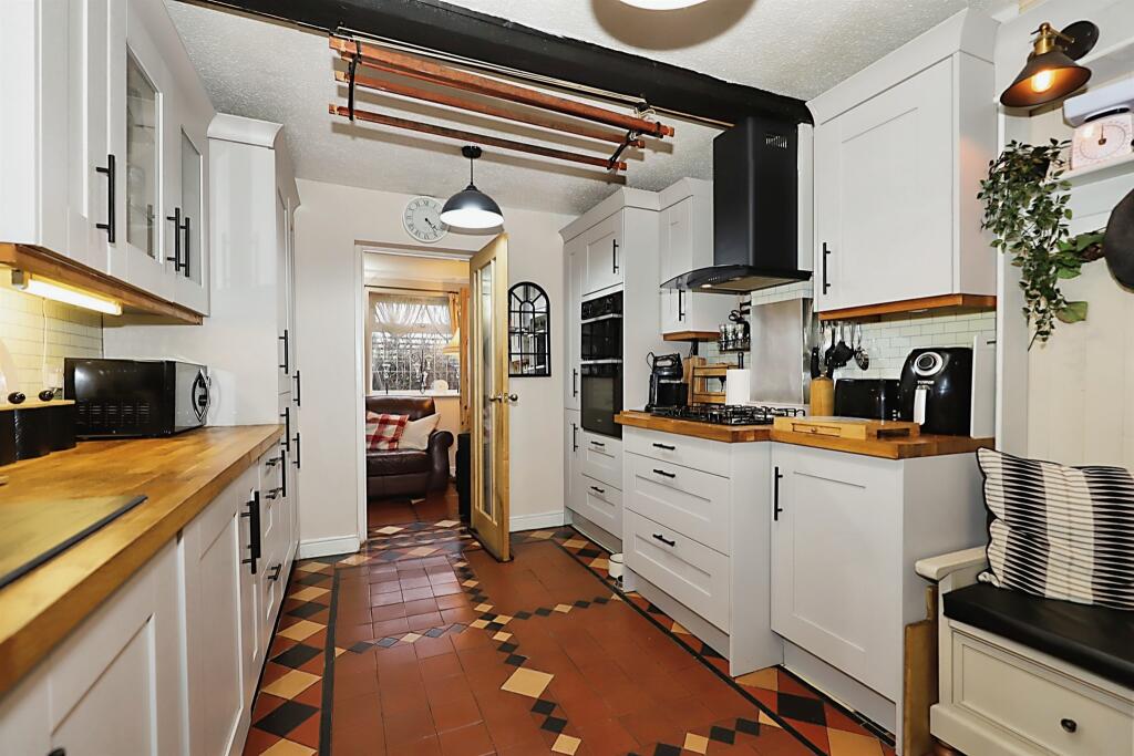 3 bedroom detached house for sale in Prestwood Road West, Wednesfield