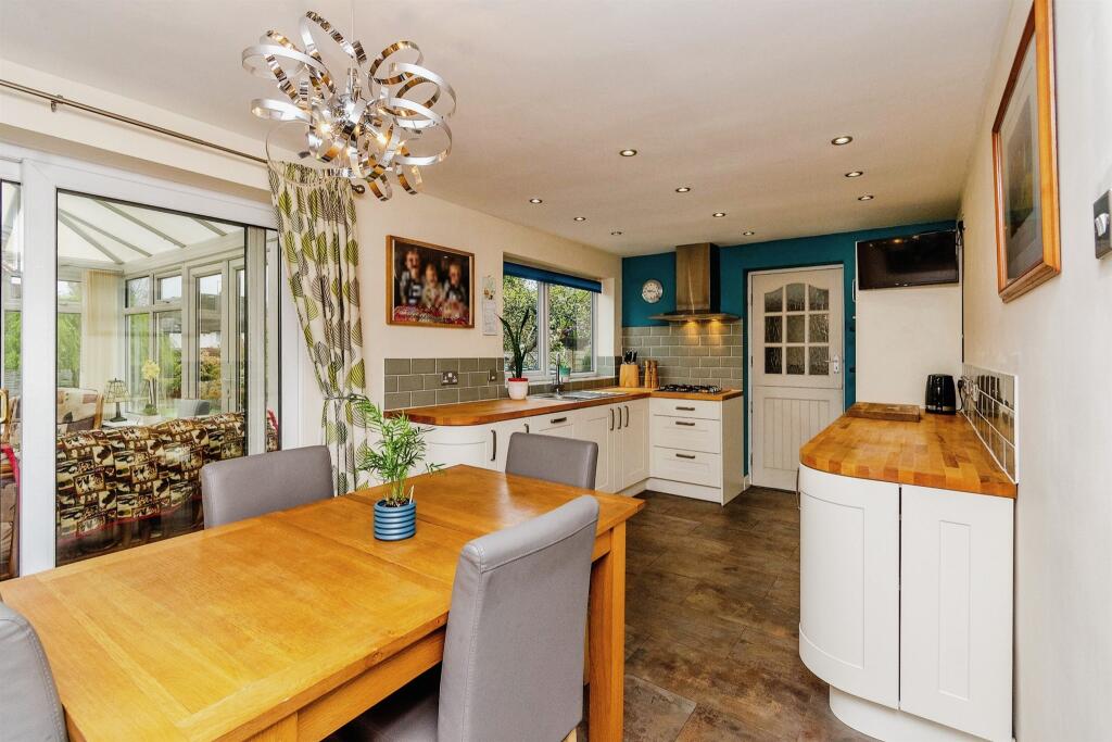 3 bedroom detached house for sale in Prestwood Road, Wednesfield