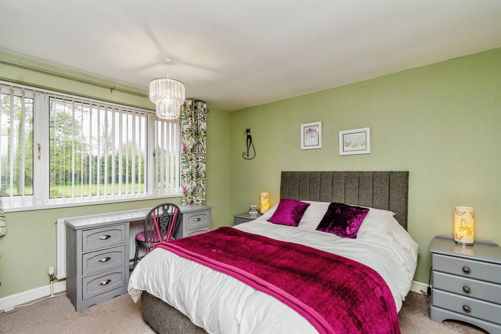 3 bedroom detached house for sale in Prestwood Road, Wednesfield