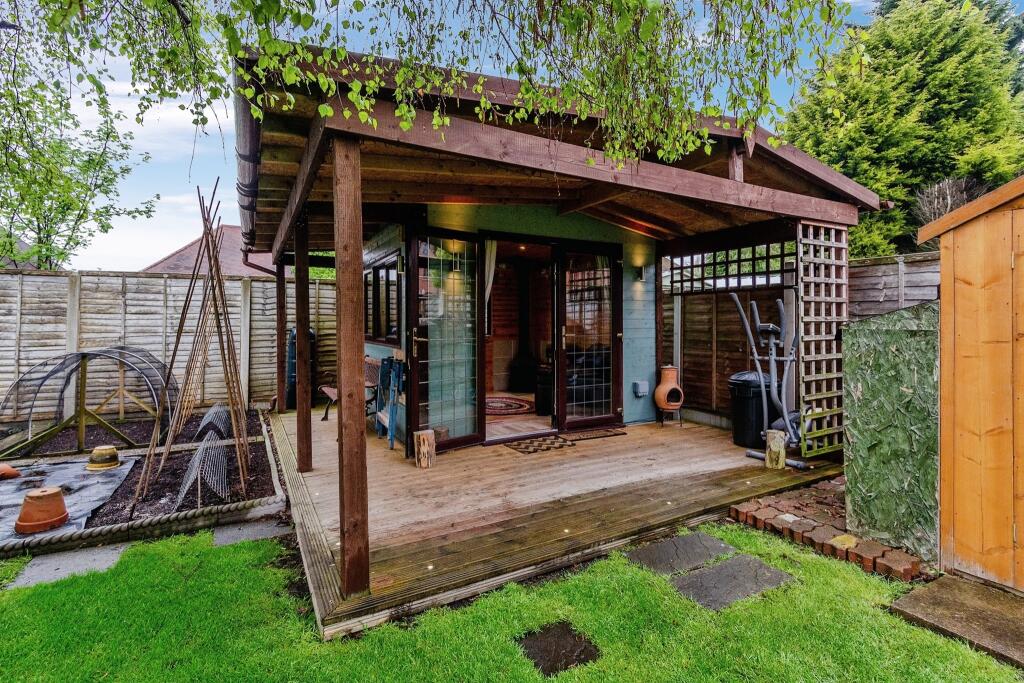 3 bedroom detached house for sale in Prestwood Road, Wednesfield