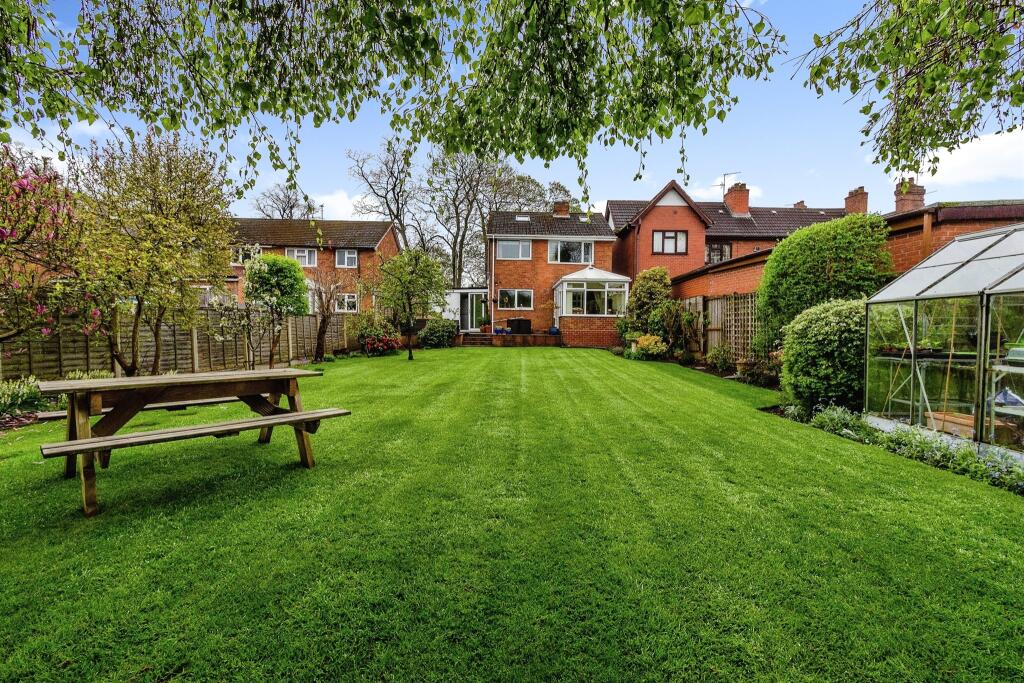 3 bedroom detached house for sale in Prestwood Road, Wednesfield