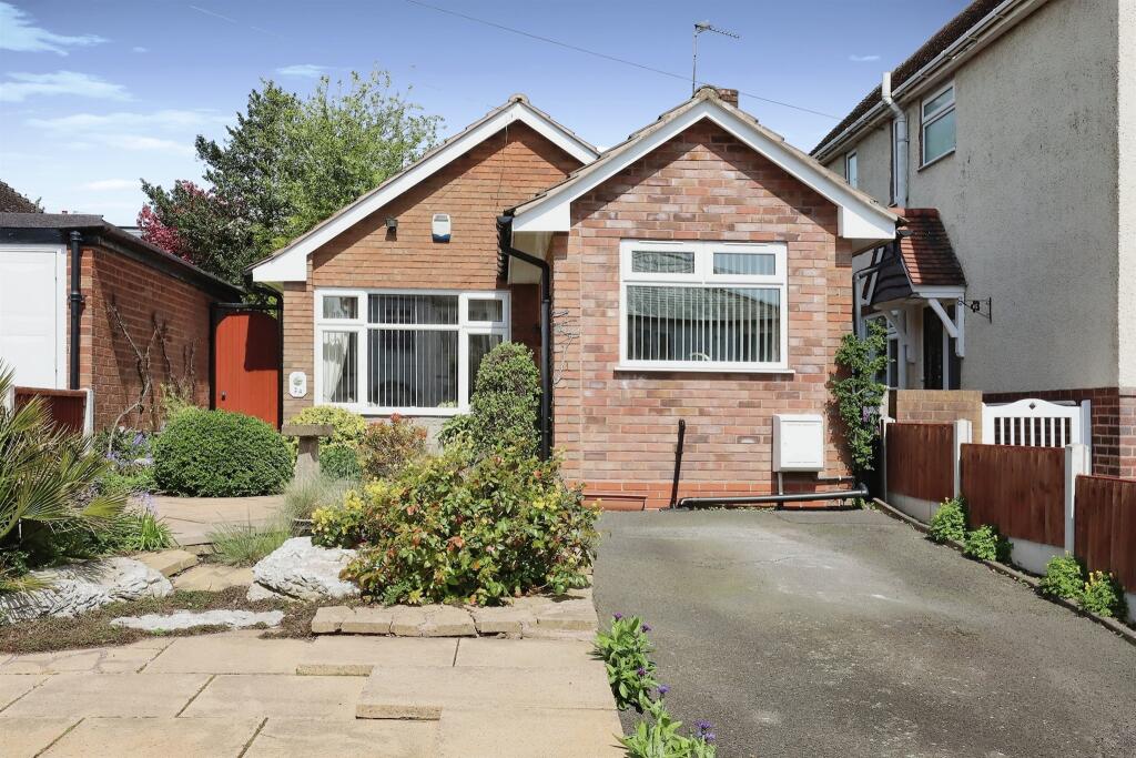 2 bedroom detached bungalow for sale in Lowlands Avenue, Tettenhall