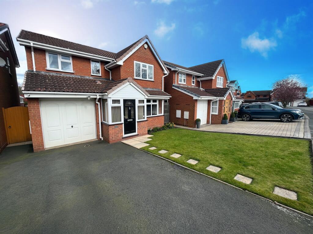 4 bedroom detached house for sale in Thirlmere Drive, Essington