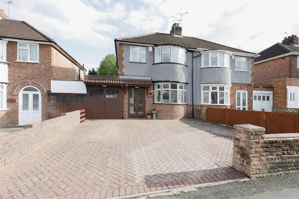 3 bedroom semidetached house for sale in Blakeley Avenue, Claregate
