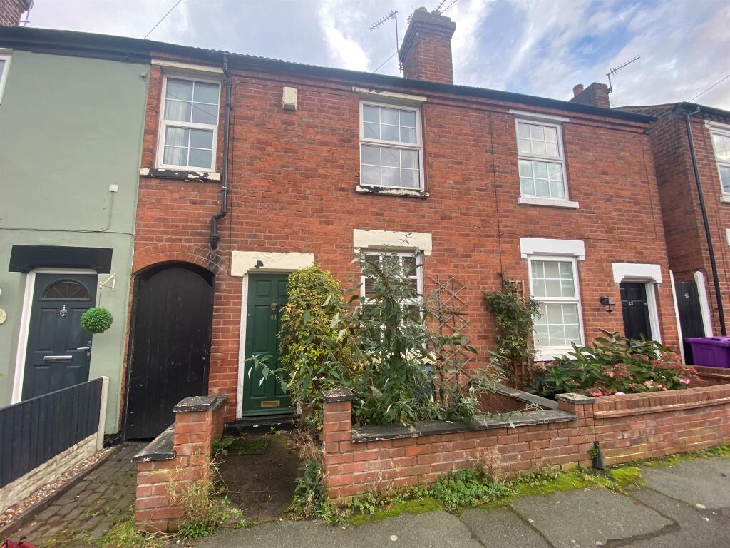 2 bedroom terraced house for sale in Victoria Road, Bradmore