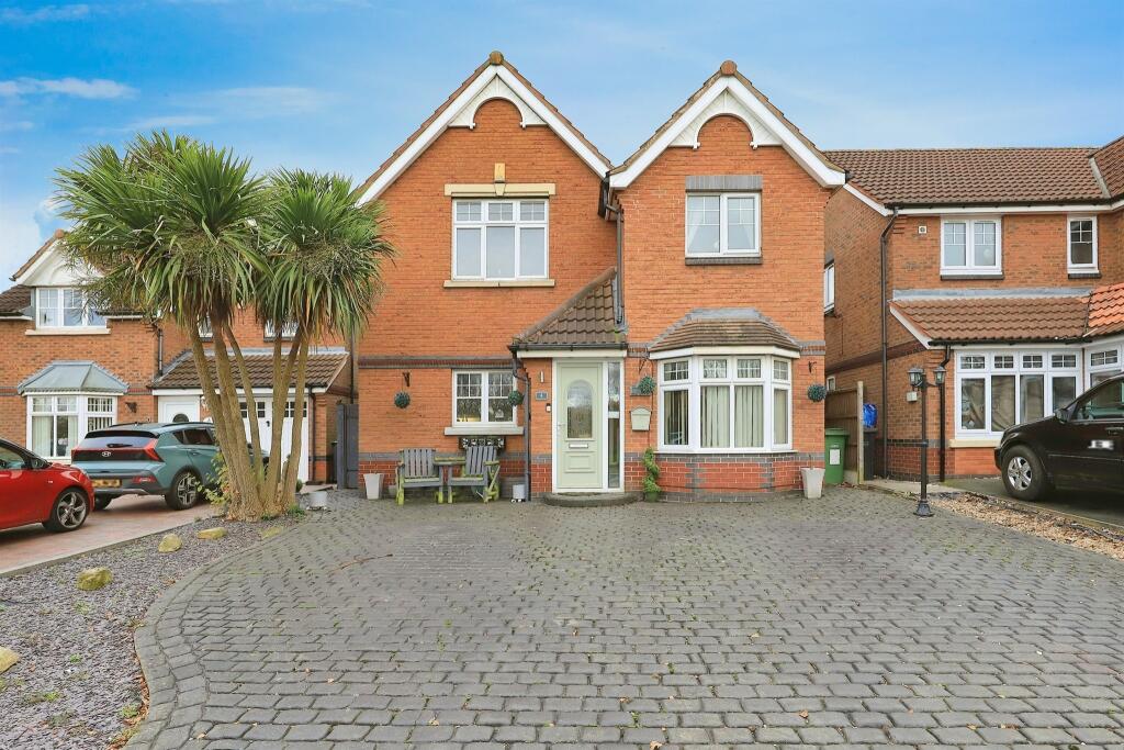 4 bedroom detached house for sale in Lordsmore Close, Coseley, Bilston, WV14
