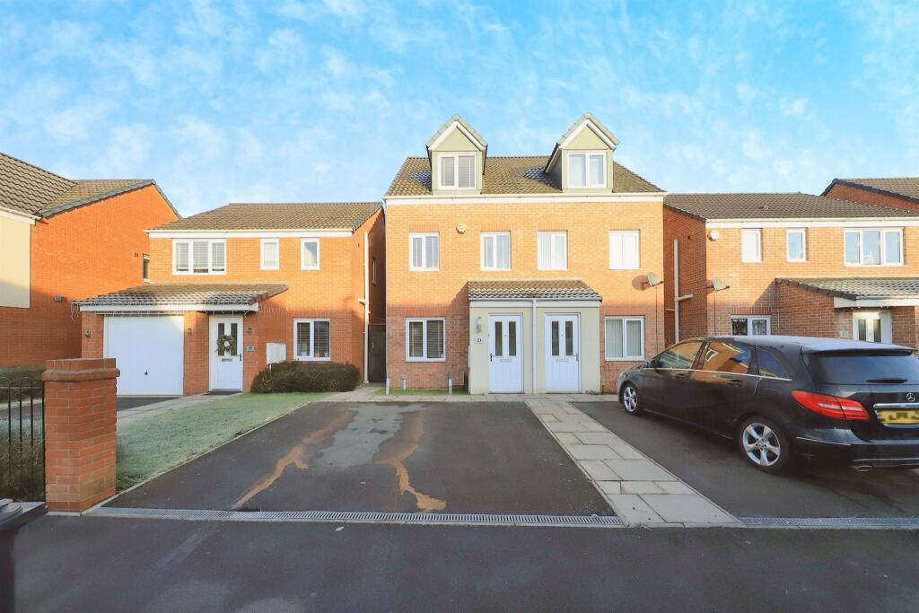 3 bedroom semidetached house for sale in Colerne Street, Ettingshall