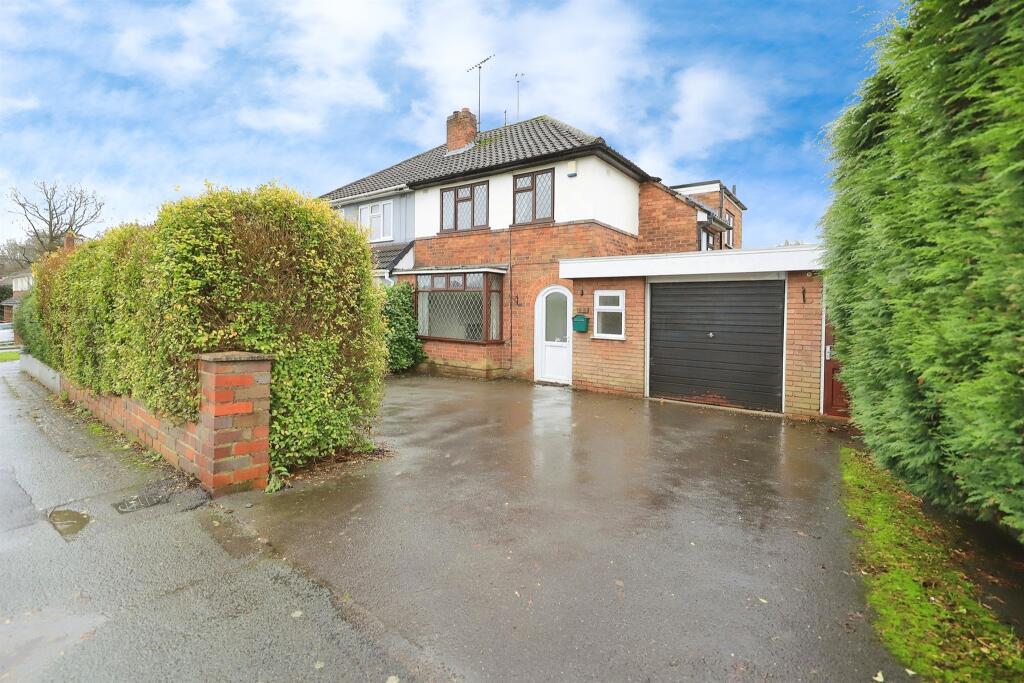 3 bedroom semidetached house for sale in Castlecroft Road, Castlecroft