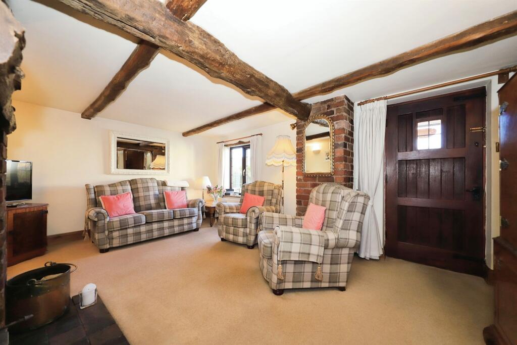 2 bedroom cottage for sale in Meadow Lane, Coven Heath, Wolverhampton, WV10