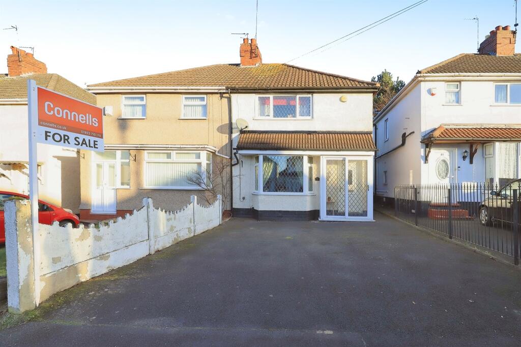 3 bedroom semidetached house for sale in Moreton Road, Bushbury, Wolverhampton, WV10