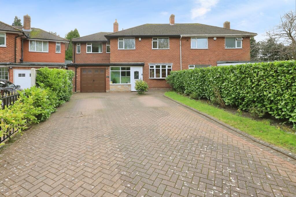 4 bedroom semidetached house for sale in Oaks Crescent, Chapel Ash