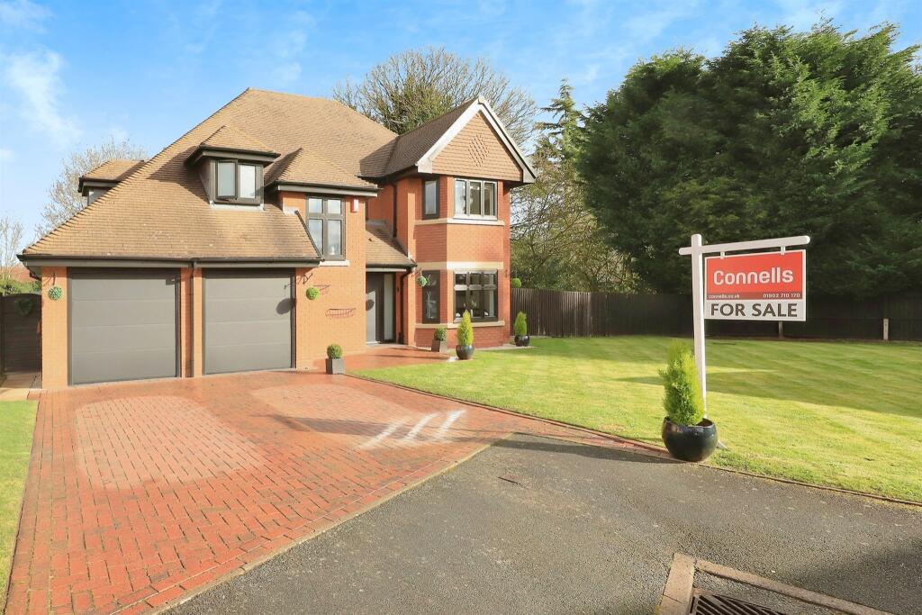 4 bedroom detached house for sale in Chatsworth Gardens, Wergs