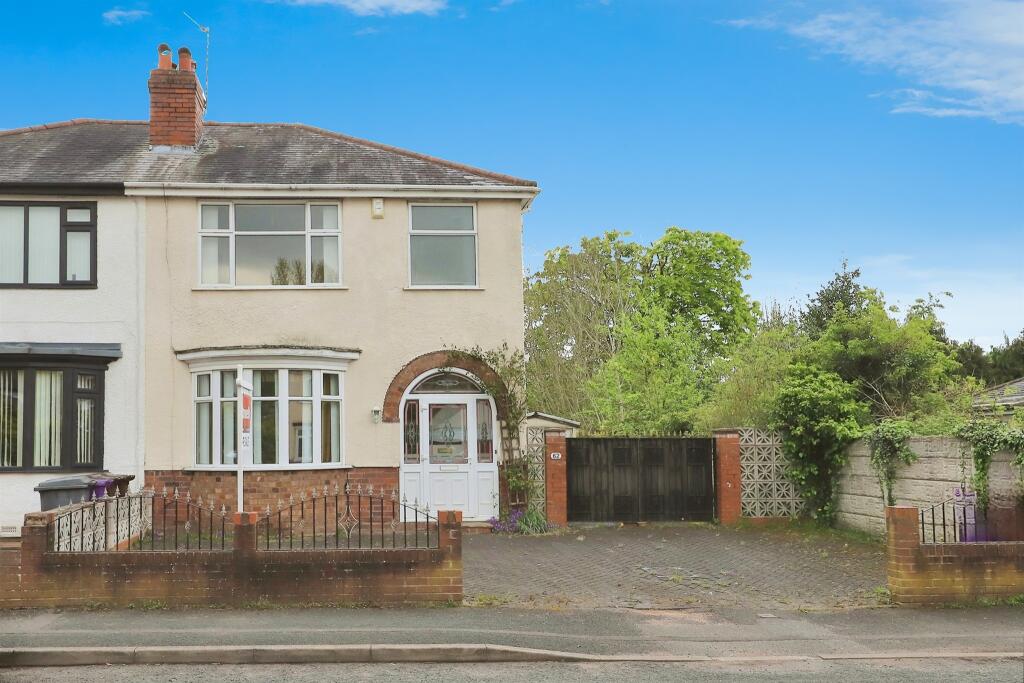 3 bedroom semidetached house for sale in Wynn Road, Penn