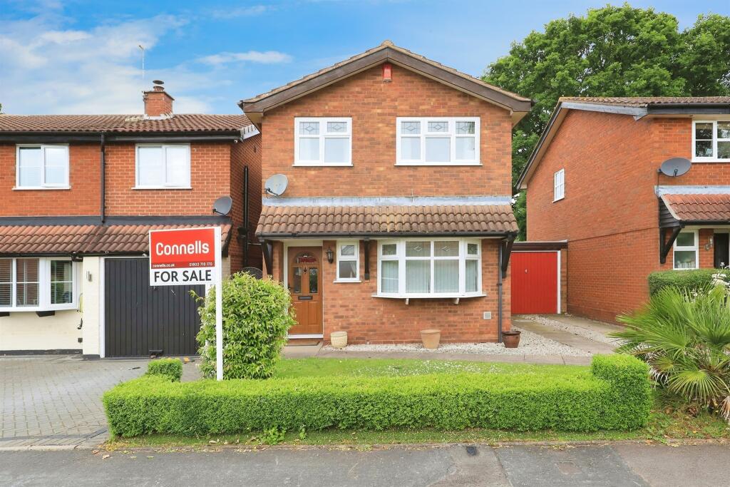 3 bedroom detached house for sale in Orchard Close, Coven