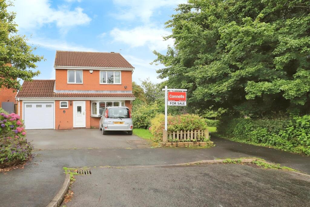 4 bedroom detached house for sale in Vernon Close, Essington
