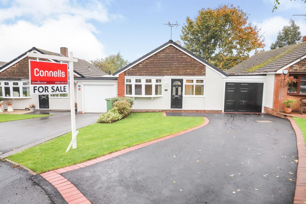 2 bedroom bungalow for sale in Royal Oak Drive, Wood, Stafford