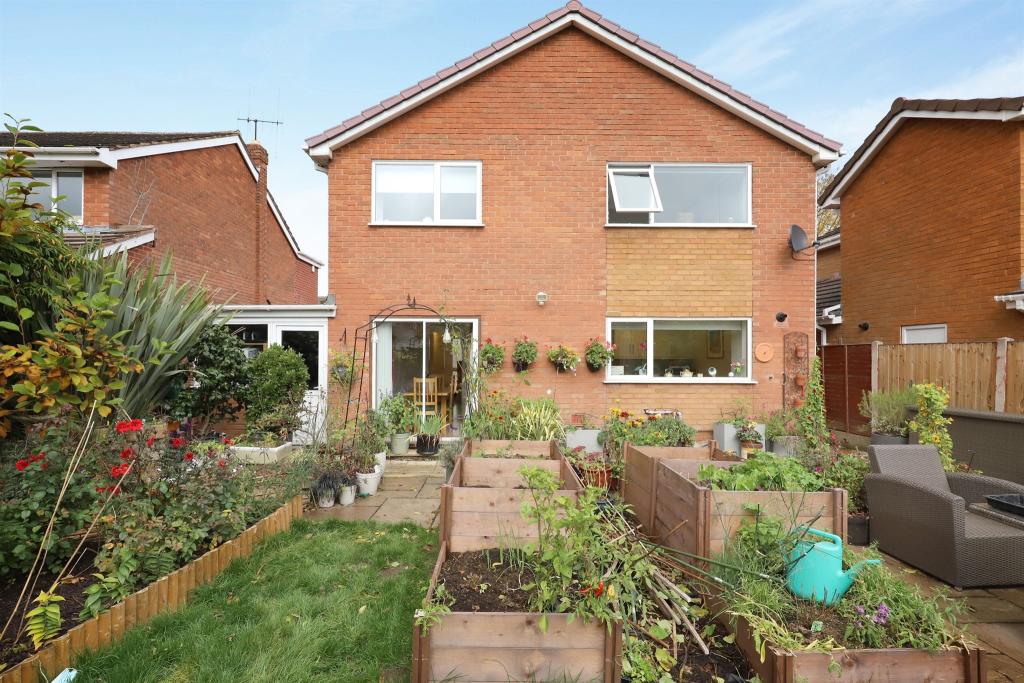 4 bedroom detached house for sale in Bellencroft Gardens, Merry Hill