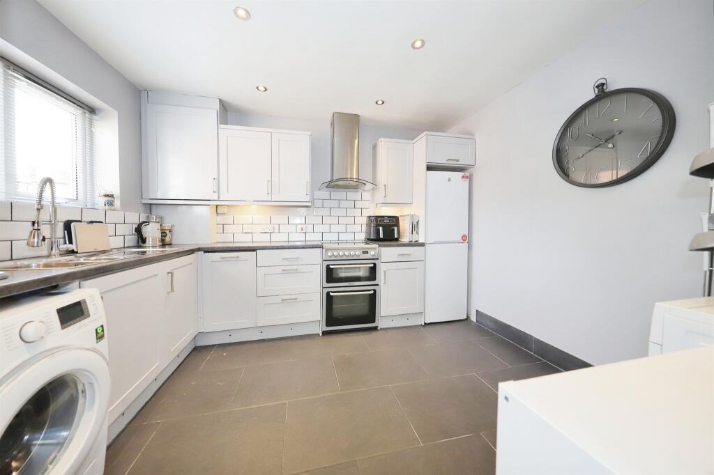 3 bedroom semidetached house for sale in East Road, Brinsford