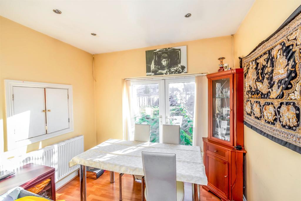 5 bedroom semidetached house for sale in Hatton Crescent, Wednesfield