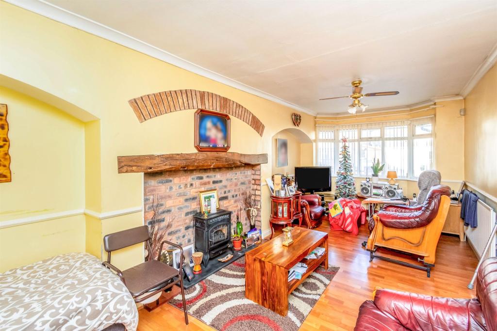 5 bedroom semidetached house for sale in Hatton Crescent, Wednesfield