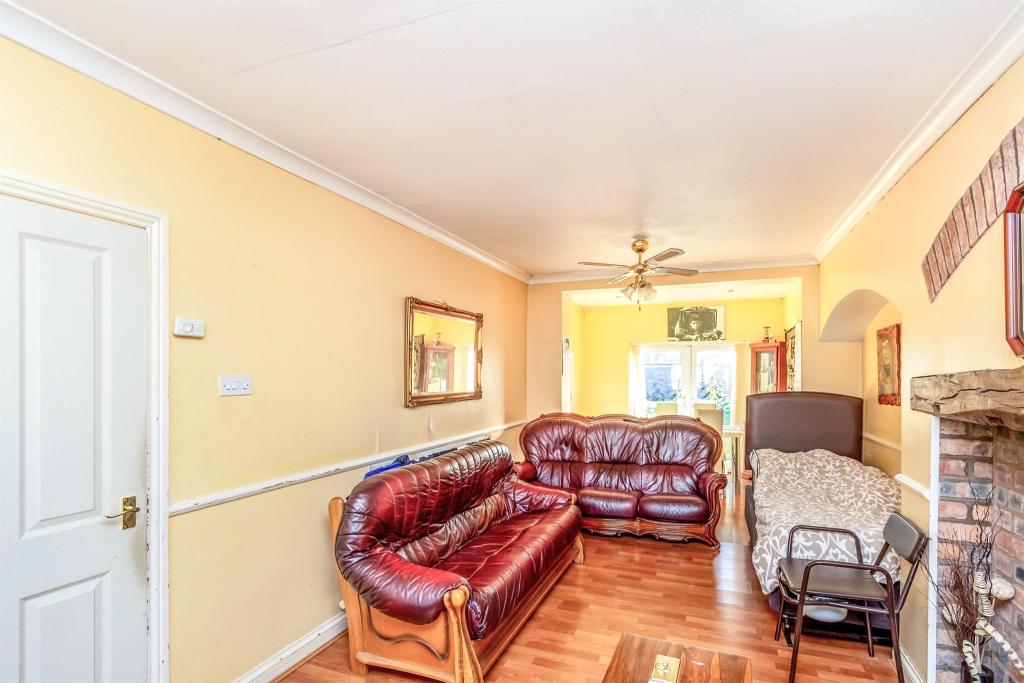 5 bedroom semidetached house for sale in Hatton Crescent, Wednesfield