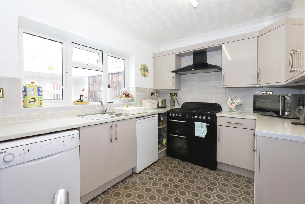 3 bedroom semidetached house for sale in Lady Greys Walk, STOURBRIDGE, DY8