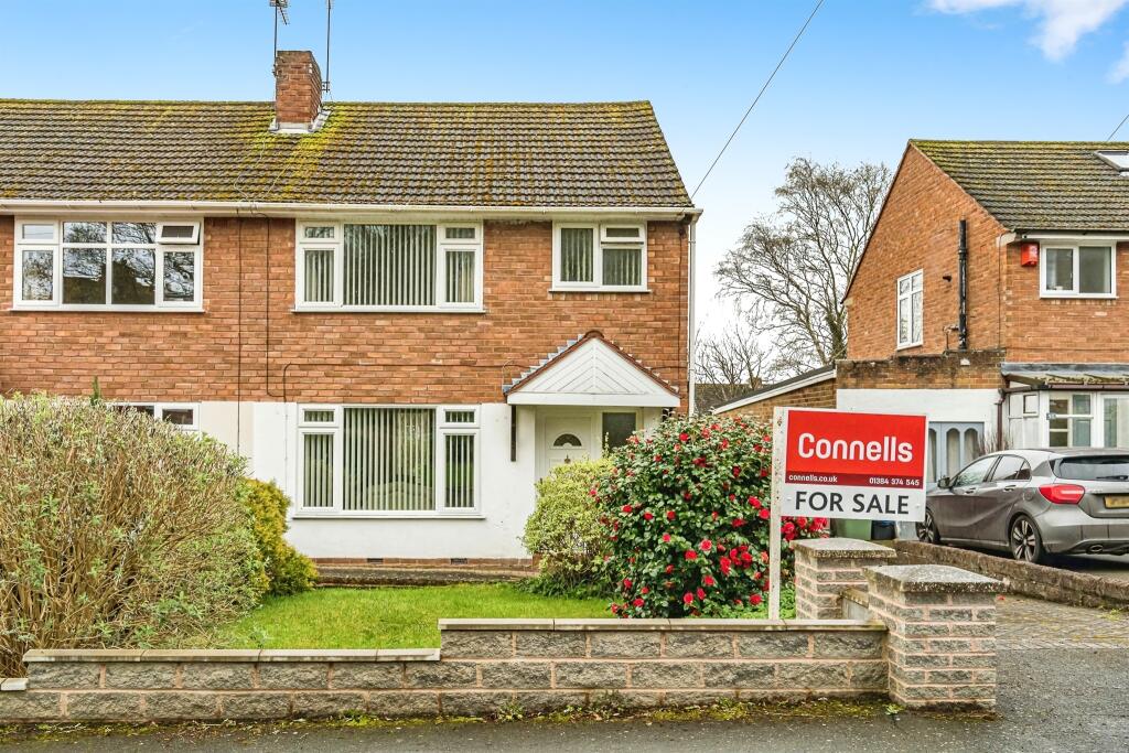 3 bedroom semidetached house for sale in Court Crescent, Kingswinford, DY6
