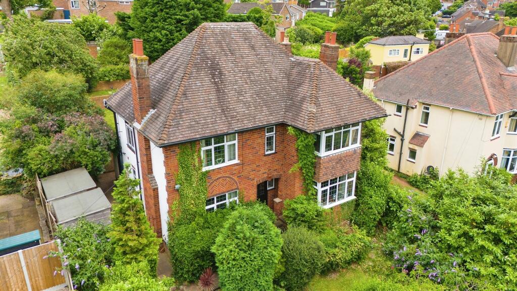 Main image of property: Oakfield Avenue, Kingswinford