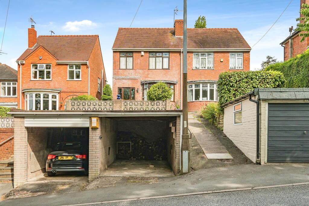 3 bedroom semidetached house for sale in Brook Holloway, Stourbridge, DY9