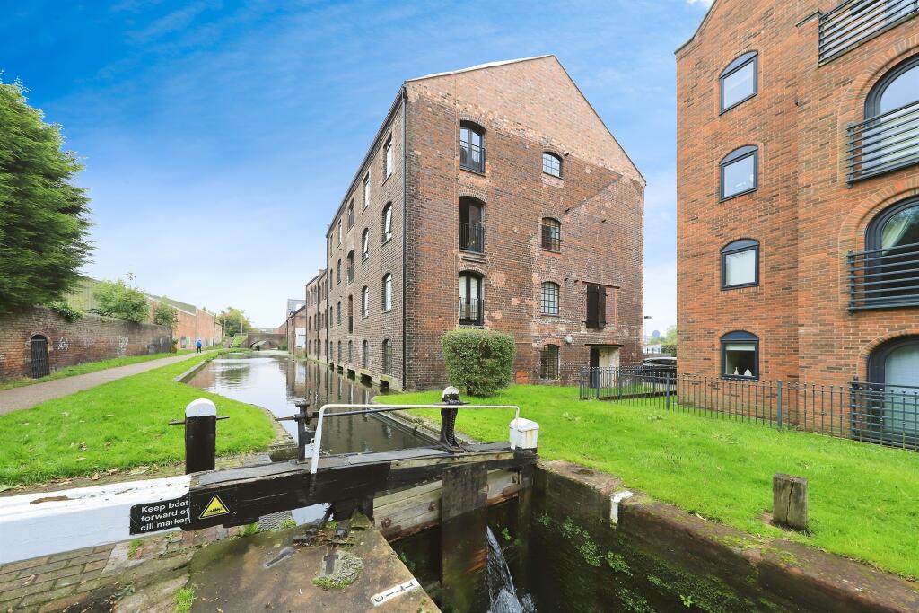 Main image of property: High Street, STOURBRIDGE