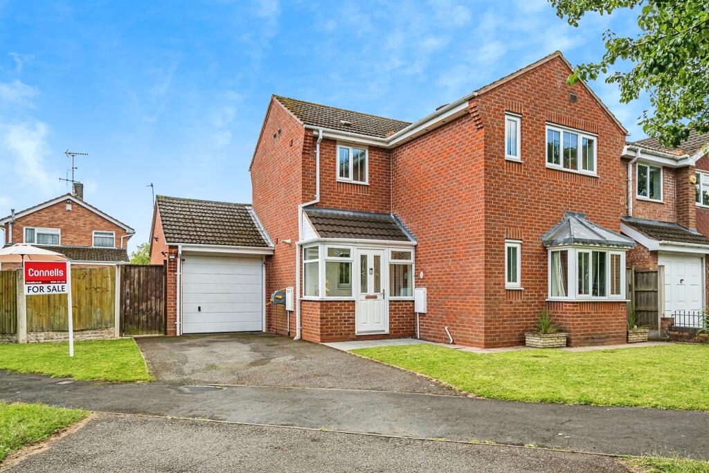 3 bedroom detached house for sale in Balfour Road, Kingswinford, DY6