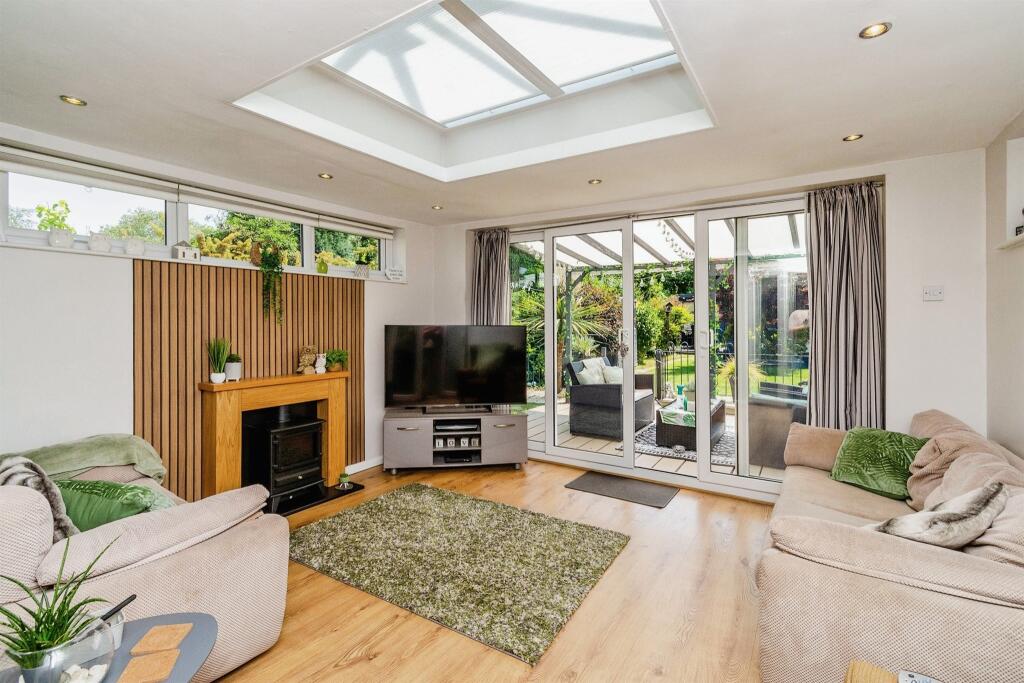 3 bedroom detached bungalow for sale in Horseley Road, Tipton, DY4