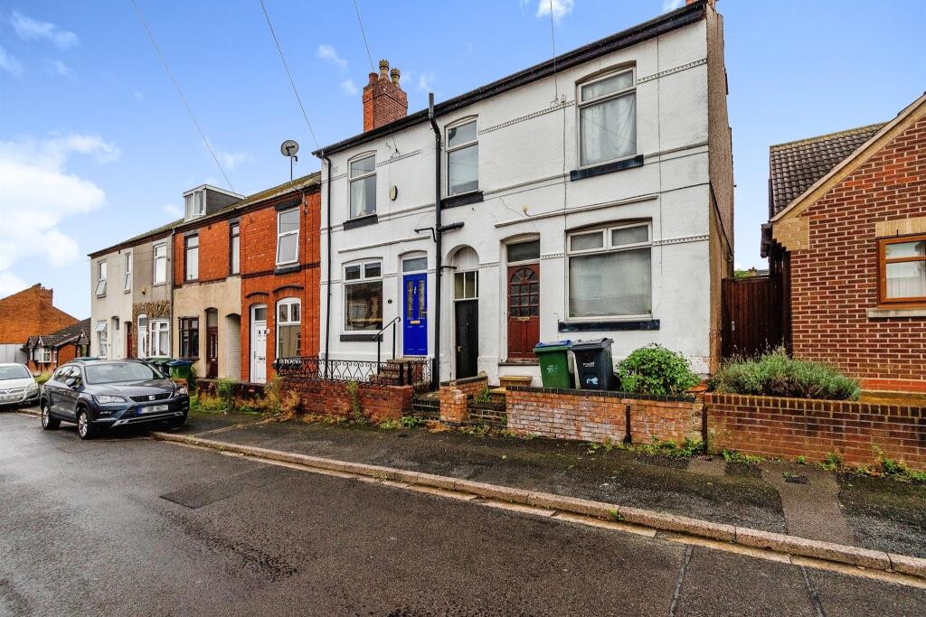 3 bedroom terraced house for sale in Vicarage Road, Wednesbury, WS10
