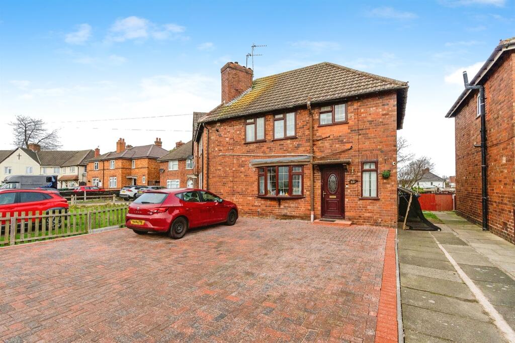 3 bedroom semidetached house for sale in Hales Road, Wednesbury, WS10