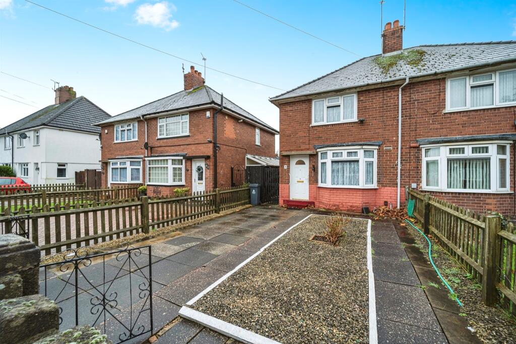 2 bedroom semidetached house for sale in Lansbury Avenue, Wednesbury, WS10