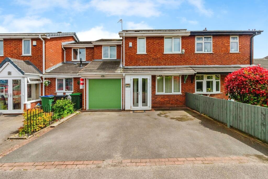 3 bedroom semidetached house for sale in Ruth Close, TIPTON, DY4