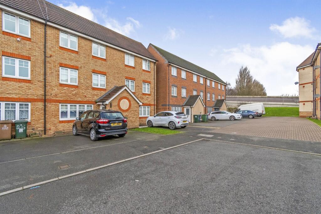 3 bedroom town house for sale in Oberon Grove, Wednesbury, WS10