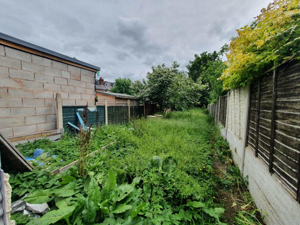 3 bedroom end of terrace house for sale in Clarence Street