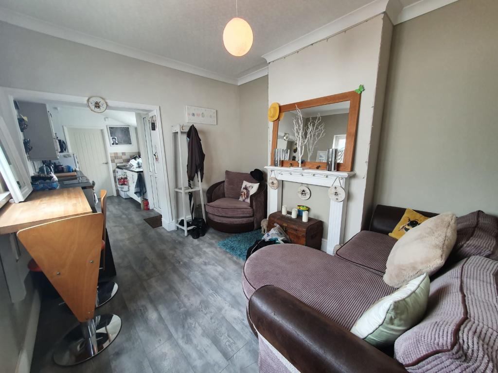 3 bedroom end of terrace house for sale in Clarence Street