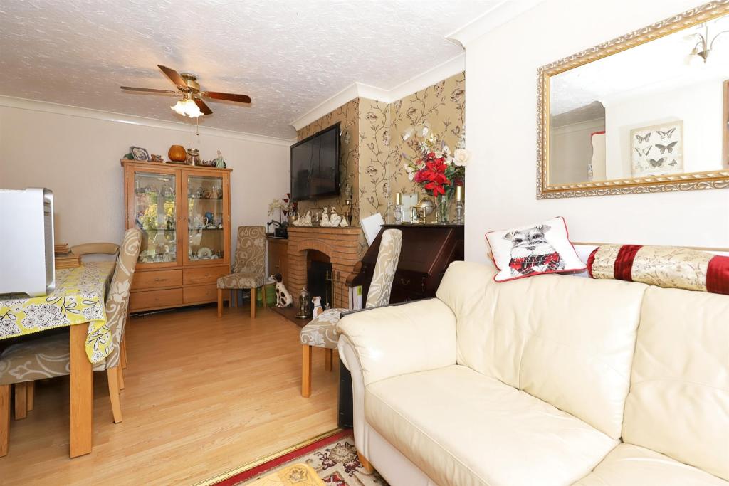 3 bedroom semidetached house for sale in Clee Avenue, KIDDERMINSTER, DY11