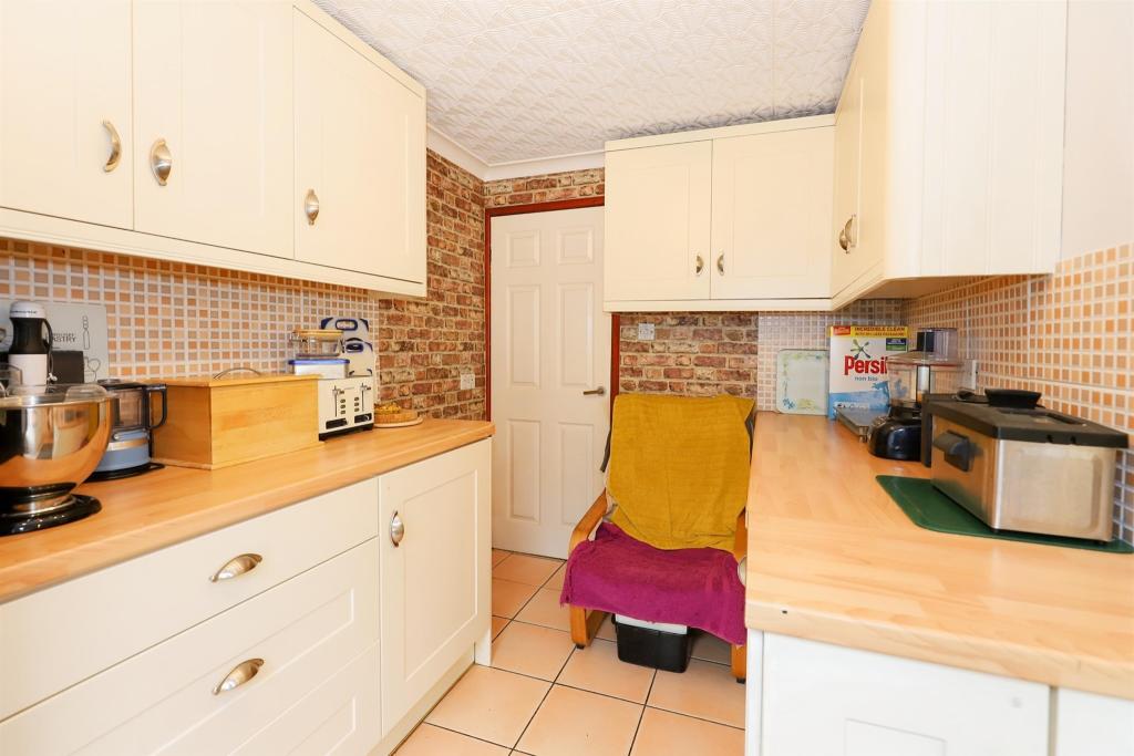 3 bedroom semidetached house for sale in Clee Avenue, KIDDERMINSTER, DY11
