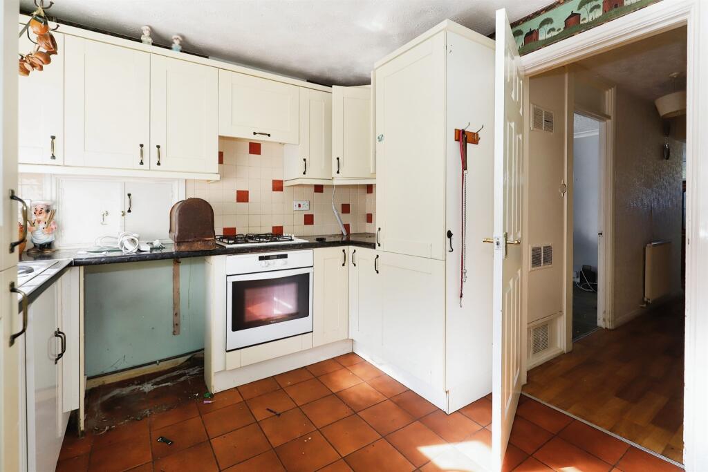 3 bedroom semidetached house for sale in Dowles Road, Kidderminster, DY11