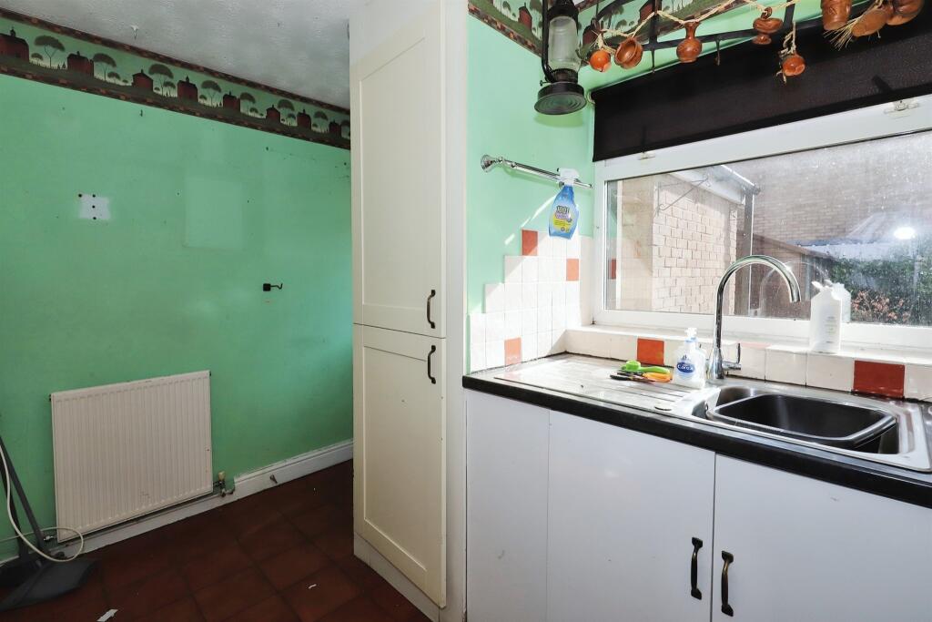 3 bedroom semidetached house for sale in Dowles Road, Kidderminster, DY11