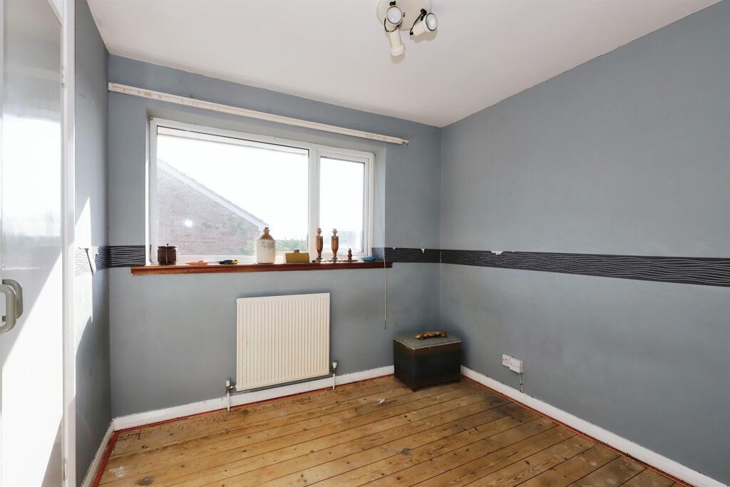 3 bedroom semidetached house for sale in Dowles Road, Kidderminster, DY11