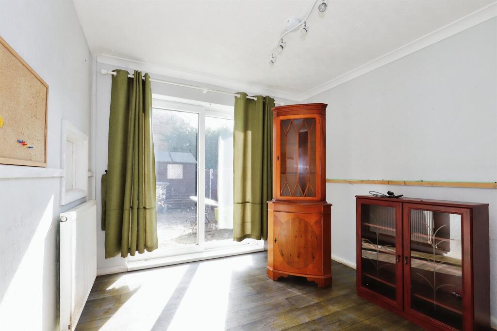 3 bedroom semidetached house for sale in Dowles Road, Kidderminster, DY11