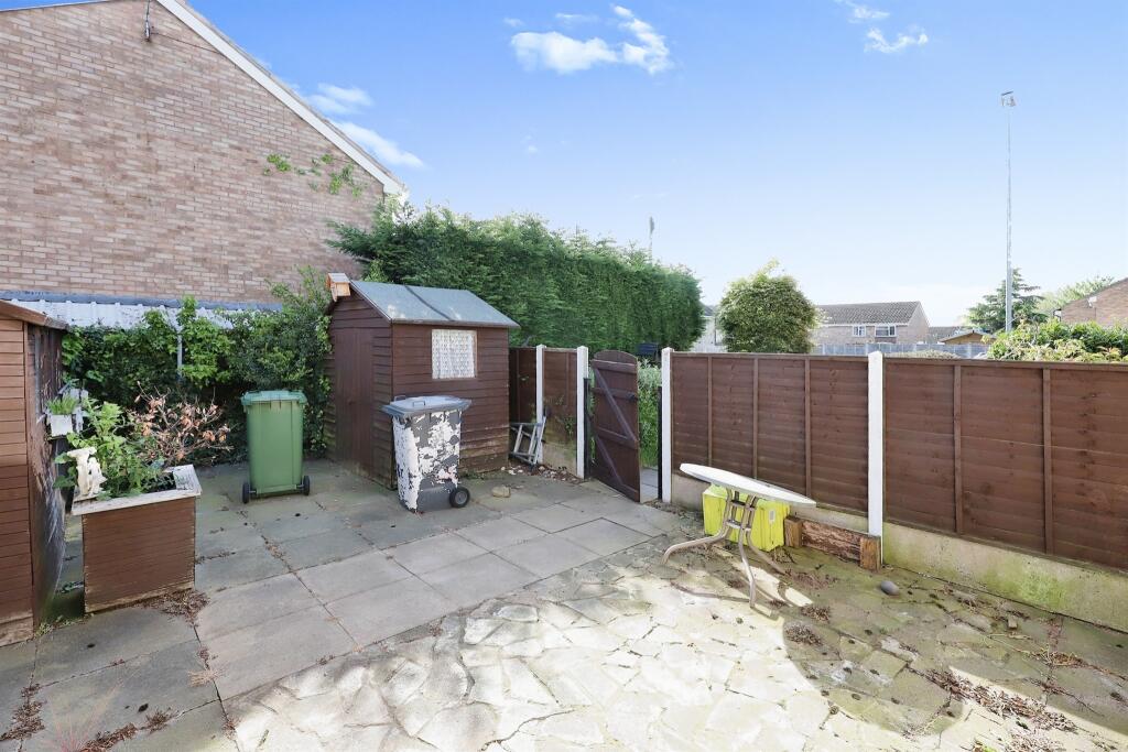 3 bedroom semidetached house for sale in Dowles Road, Kidderminster, DY11