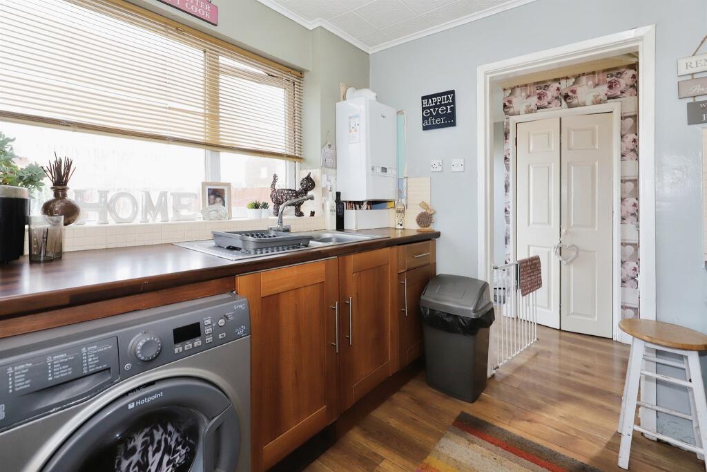 3 bedroom detached house for sale in Coningsby Drive, Kidderminster, DY11