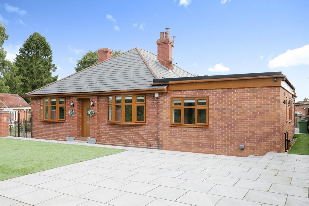 4 bedroom detached bungalow for sale in Bridgnorth Road, Highley