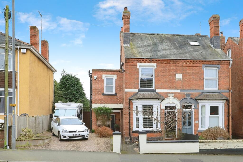 3 bedroom semidetached house for sale in Sutton Road, Kidderminster, DY11